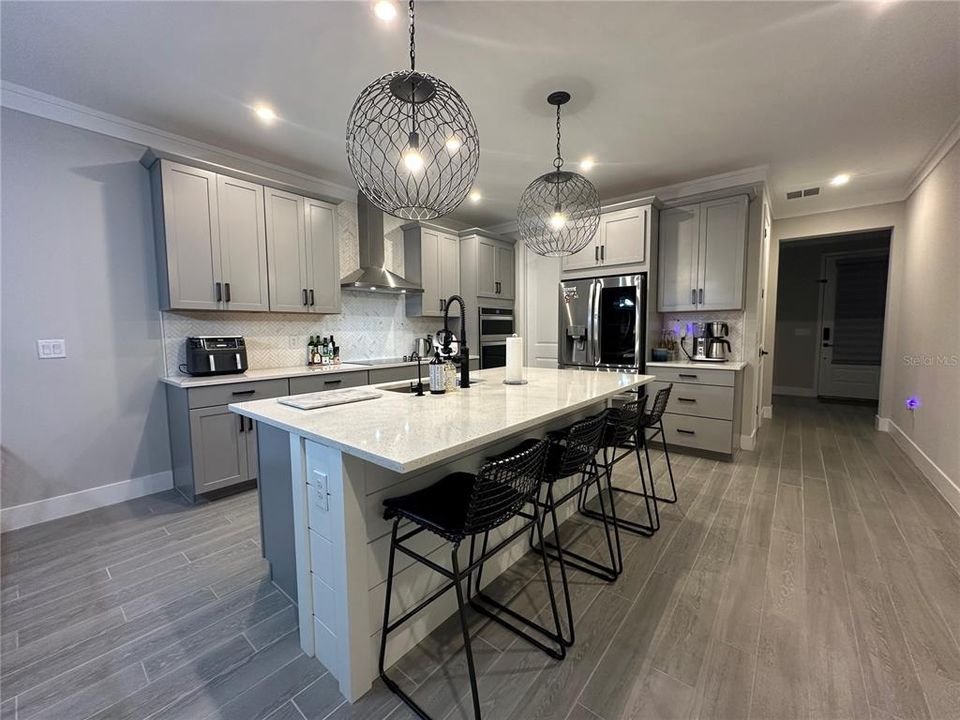 出租: $3,500 (4 贝兹, 3 浴室, 2357 平方英尺)