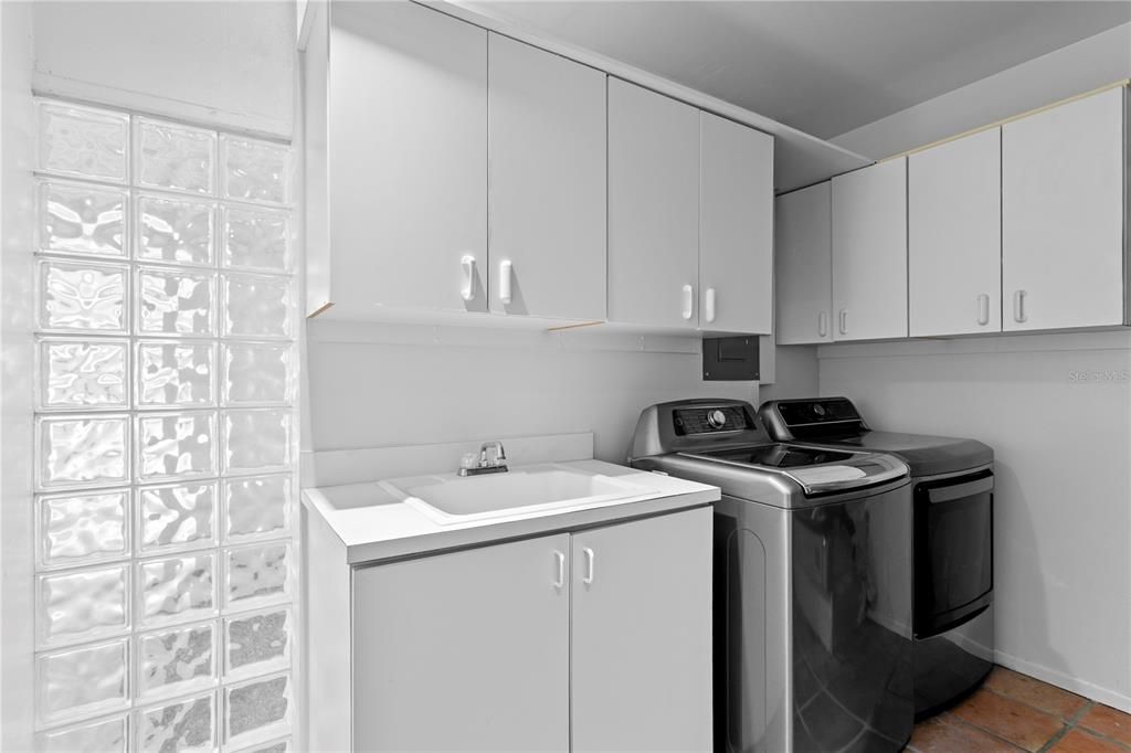 待售: $1,000,000 (4 贝兹, 3 浴室, 4073 平方英尺)