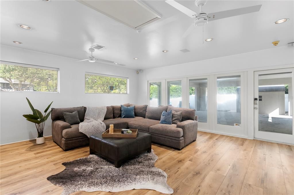 待售: $1,000,000 (4 贝兹, 3 浴室, 4073 平方英尺)