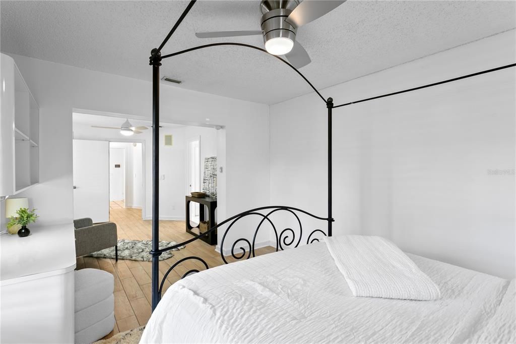 待售: $1,000,000 (4 贝兹, 3 浴室, 4073 平方英尺)