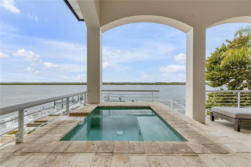 На продажу: $4,900,000 (5 спален, 4 ванн, 4564 Квадратных фут)