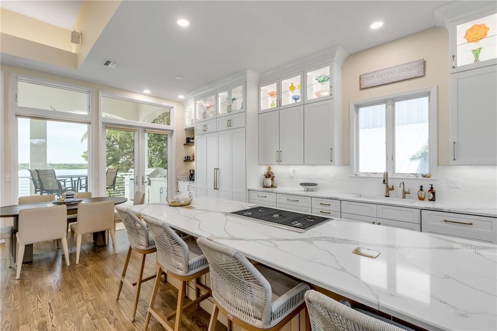 На продажу: $4,900,000 (5 спален, 4 ванн, 4564 Квадратных фут)