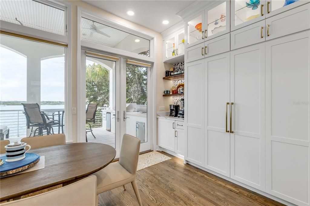 На продажу: $4,900,000 (5 спален, 4 ванн, 4564 Квадратных фут)