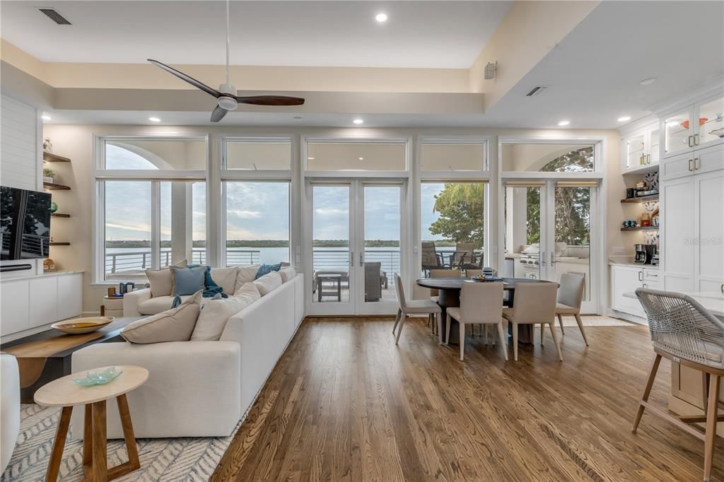 На продажу: $4,900,000 (5 спален, 4 ванн, 4564 Квадратных фут)