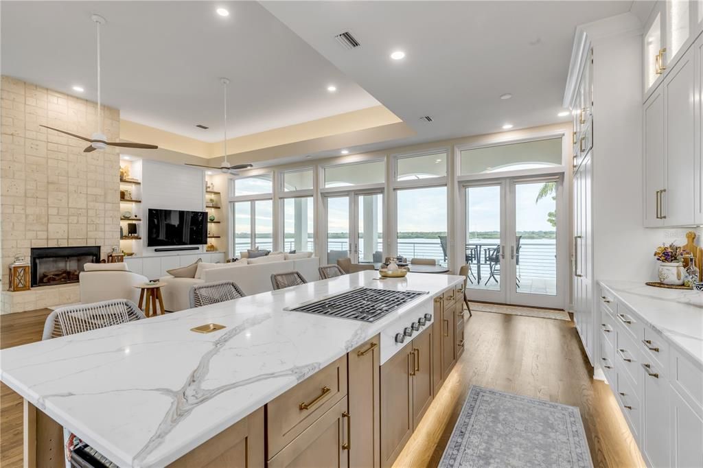 На продажу: $4,900,000 (5 спален, 4 ванн, 4564 Квадратных фут)