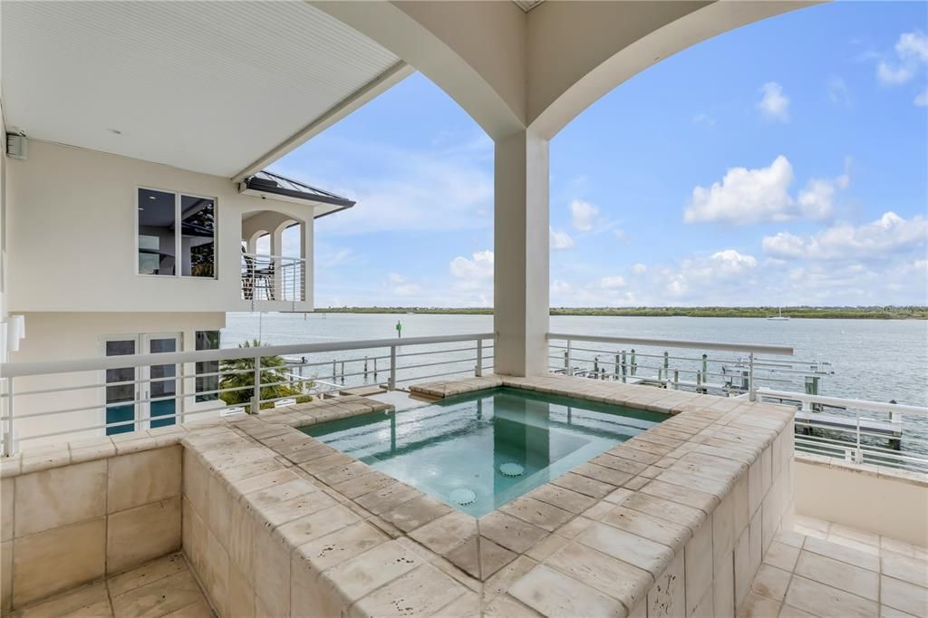 На продажу: $4,900,000 (5 спален, 4 ванн, 4564 Квадратных фут)