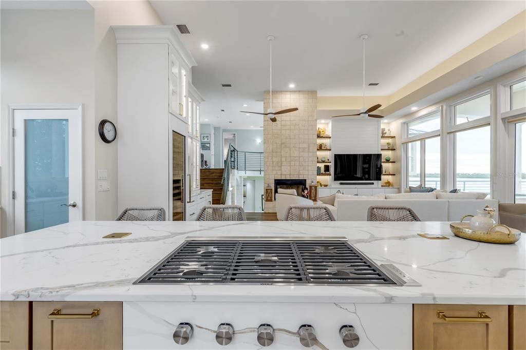 На продажу: $4,900,000 (5 спален, 4 ванн, 4564 Квадратных фут)