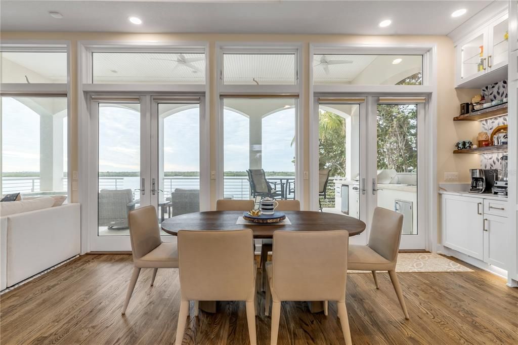 На продажу: $4,900,000 (5 спален, 4 ванн, 4564 Квадратных фут)