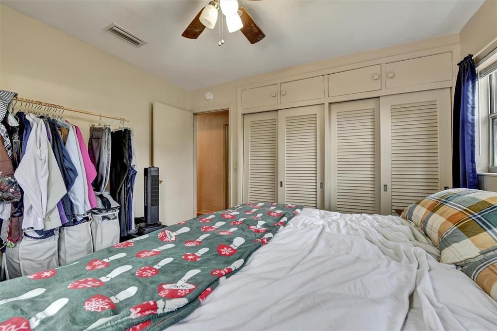 На продажу: $300,000 (3 спален, 2 ванн, 2127 Квадратных фут)