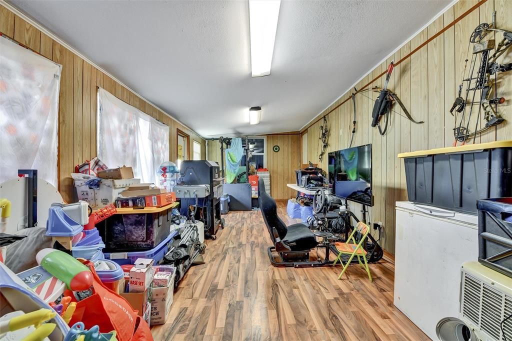 На продажу: $300,000 (3 спален, 2 ванн, 2127 Квадратных фут)