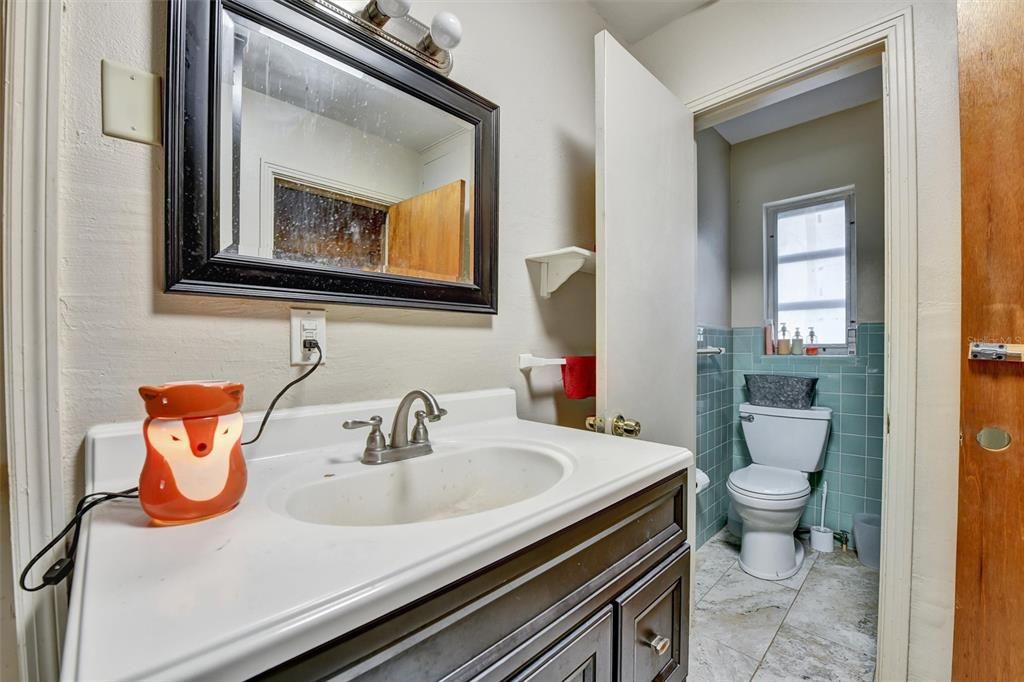 На продажу: $300,000 (3 спален, 2 ванн, 2127 Квадратных фут)