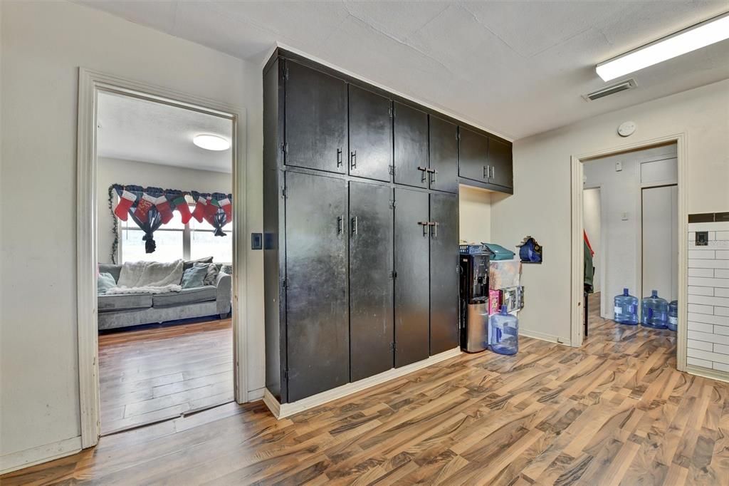 На продажу: $300,000 (3 спален, 2 ванн, 2127 Квадратных фут)