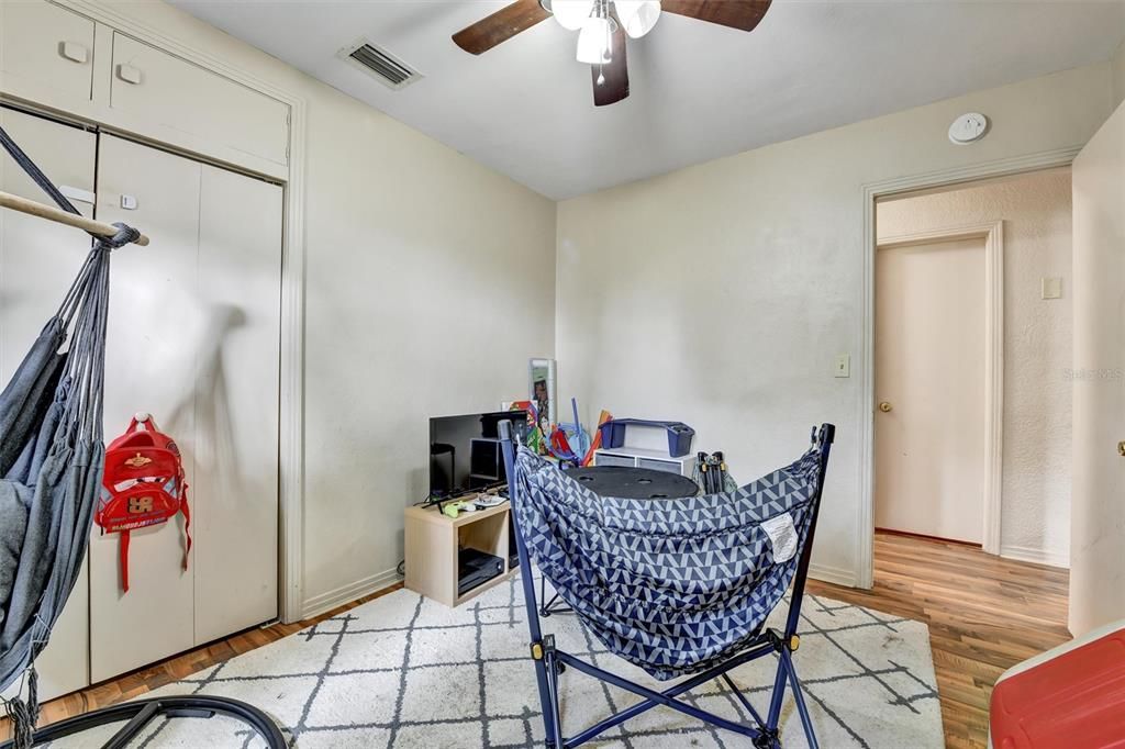 На продажу: $300,000 (3 спален, 2 ванн, 2127 Квадратных фут)