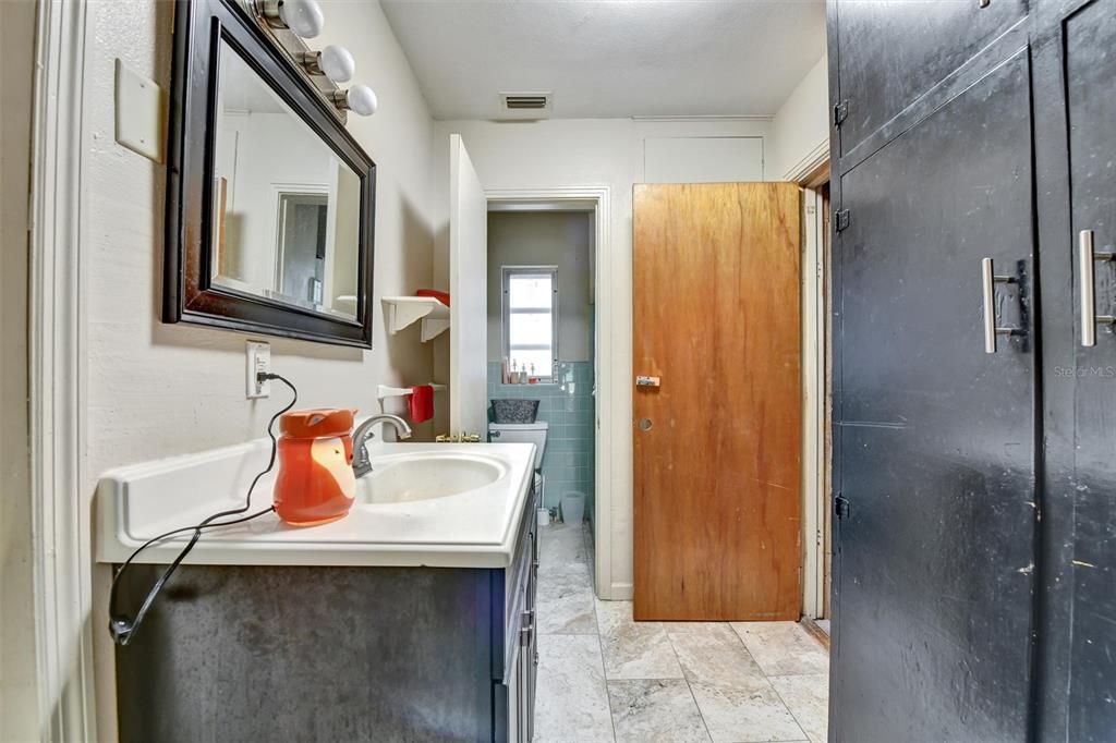 На продажу: $300,000 (3 спален, 2 ванн, 2127 Квадратных фут)