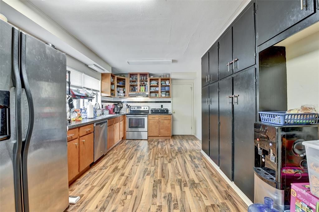 En Venta: $300,000 (3 camas, 2 baños, 2127 Pies cuadrados)