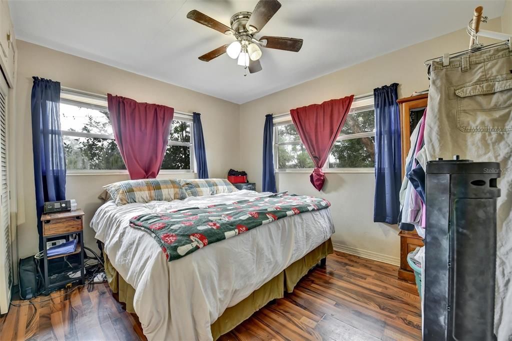 На продажу: $300,000 (3 спален, 2 ванн, 2127 Квадратных фут)