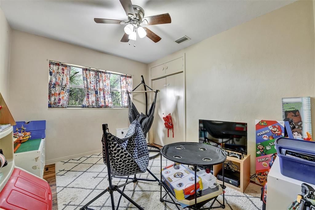 На продажу: $300,000 (3 спален, 2 ванн, 2127 Квадратных фут)