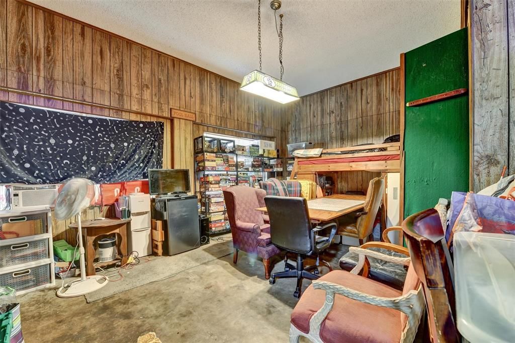 На продажу: $300,000 (3 спален, 2 ванн, 2127 Квадратных фут)