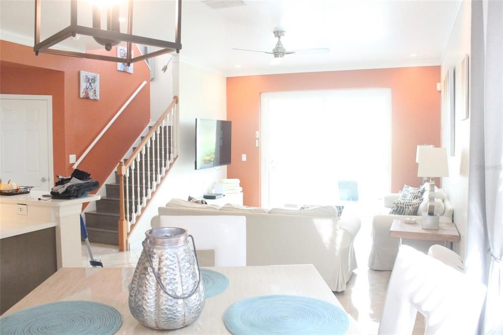 出租: $3,150 (5 贝兹, 3 浴室, 2451 平方英尺)