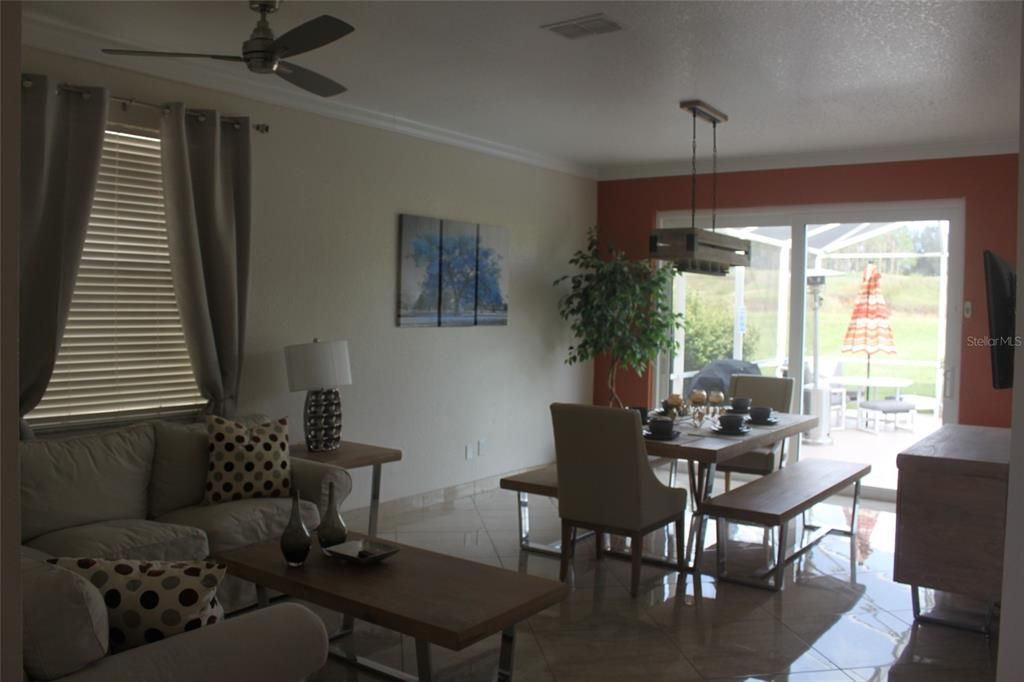 出租: $3,150 (5 贝兹, 3 浴室, 2451 平方英尺)