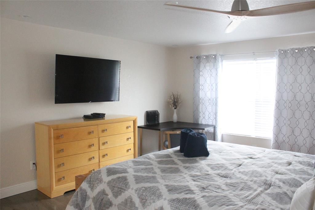 出租: $3,150 (5 贝兹, 3 浴室, 2451 平方英尺)