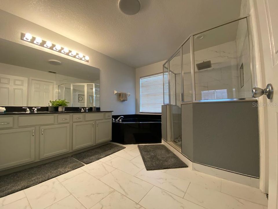 出租: $3,150 (5 贝兹, 3 浴室, 2451 平方英尺)