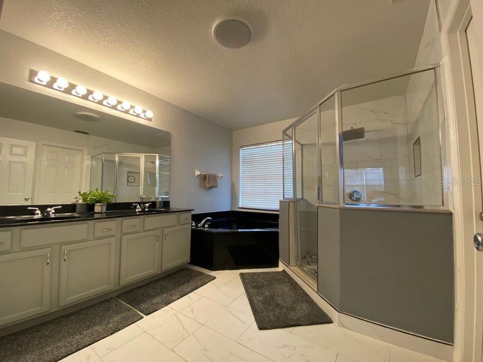 出租: $3,150 (5 贝兹, 3 浴室, 2451 平方英尺)