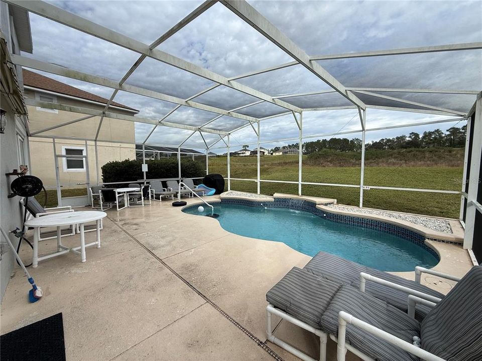 出租: $3,150 (5 贝兹, 3 浴室, 2451 平方英尺)