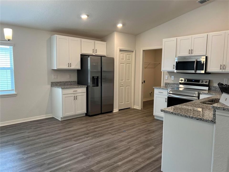 出租: $2,300 (3 贝兹, 2 浴室, 1538 平方英尺)