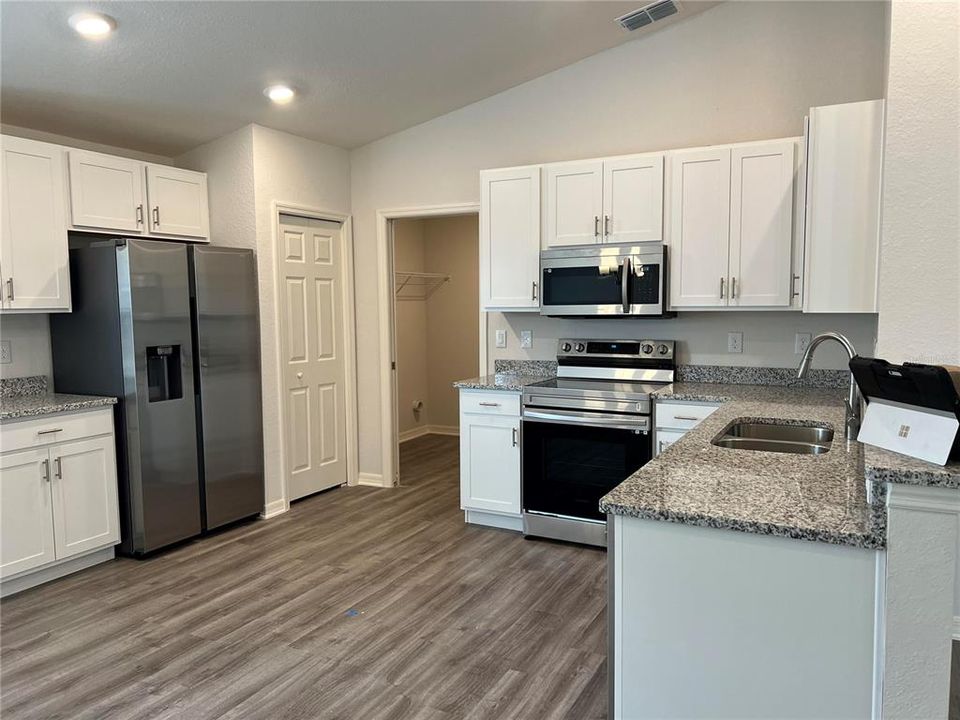 出租: $2,300 (3 贝兹, 2 浴室, 1538 平方英尺)