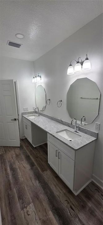 En Venta: $315,000 (3 camas, 2 baños, 1510 Pies cuadrados)