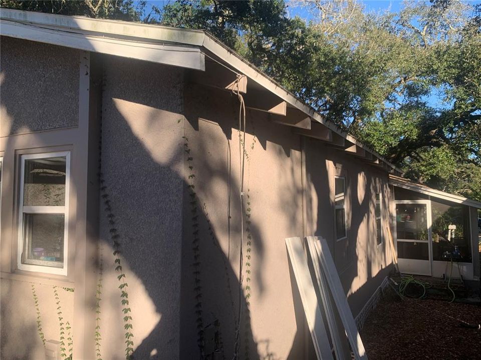 合同活跃: $207,500 (3 贝兹, 2 浴室, 1174 平方英尺)