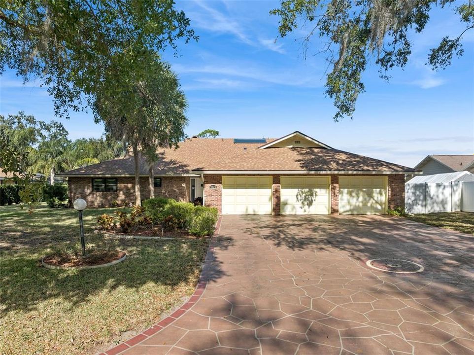 For Sale: $464,900 (3 beds, 2 baths, 2542 Square Feet)