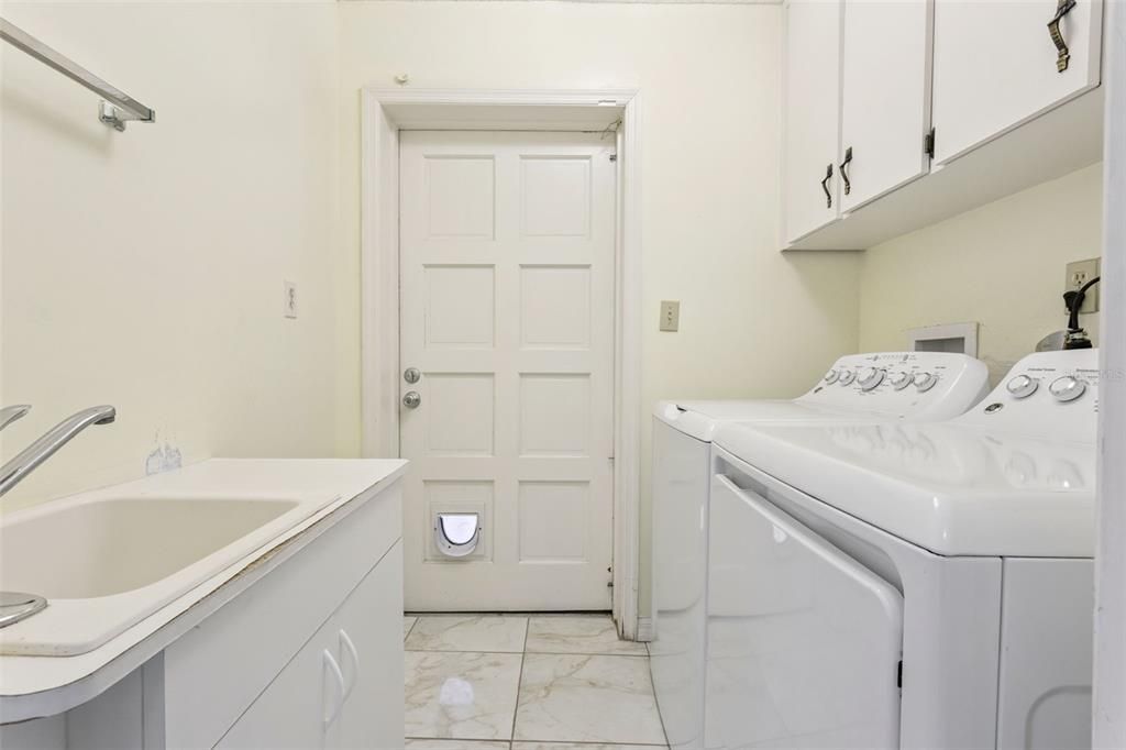 For Sale: $464,900 (3 beds, 2 baths, 2542 Square Feet)