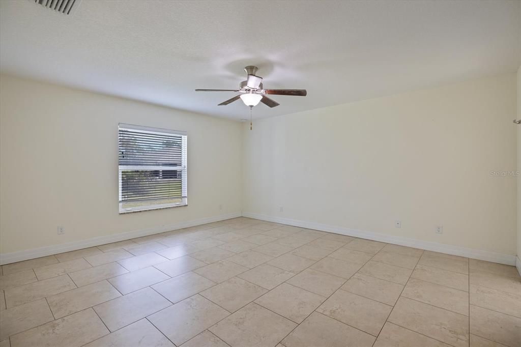 En Venta: $299,900 (3 camas, 2 baños, 1427 Pies cuadrados)