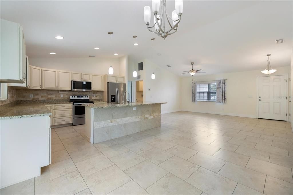 En Venta: $299,900 (3 camas, 2 baños, 1427 Pies cuadrados)