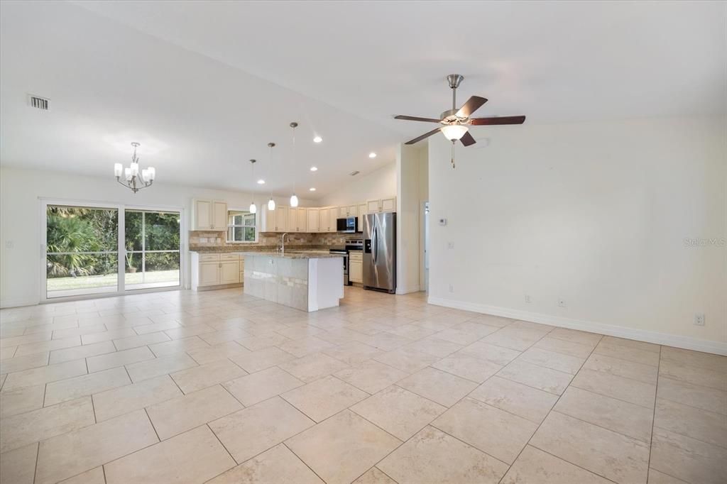 En Venta: $299,900 (3 camas, 2 baños, 1427 Pies cuadrados)