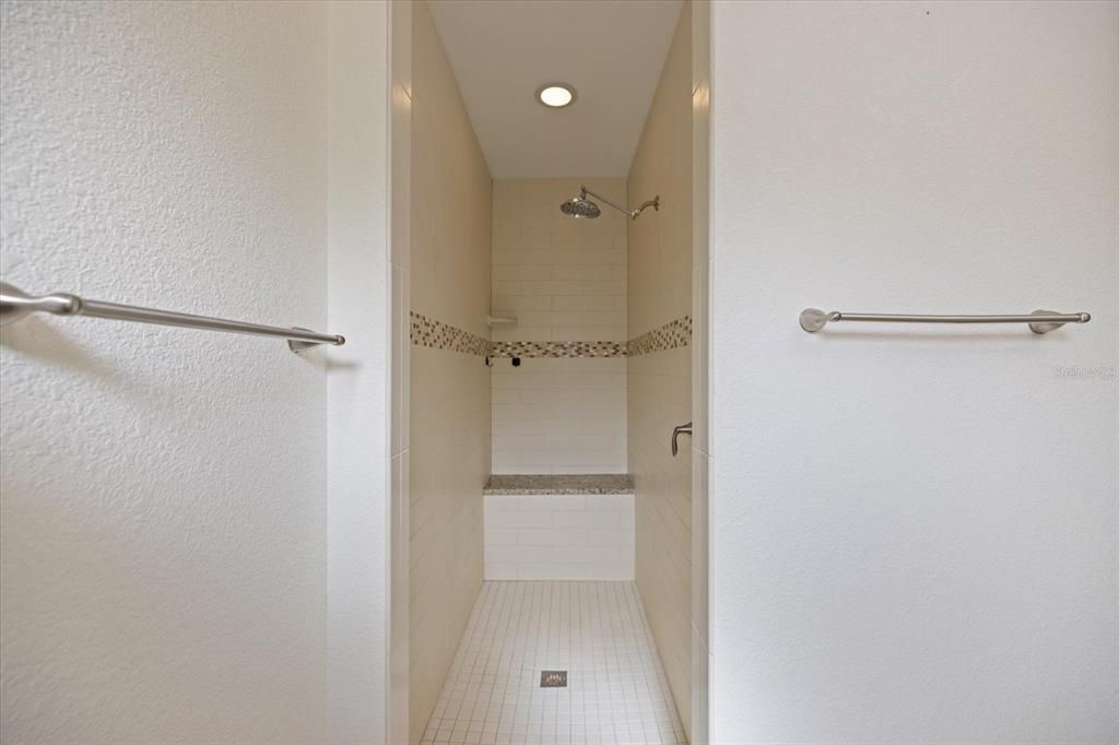 En Venta: $299,900 (3 camas, 2 baños, 1427 Pies cuadrados)