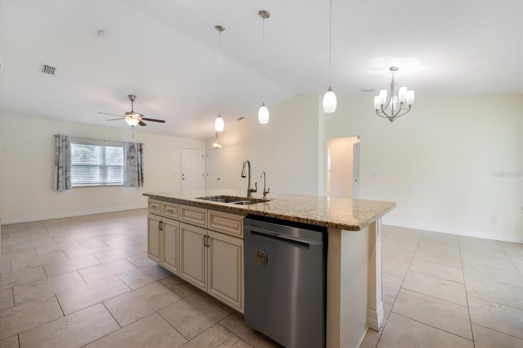 En Venta: $299,900 (3 camas, 2 baños, 1427 Pies cuadrados)