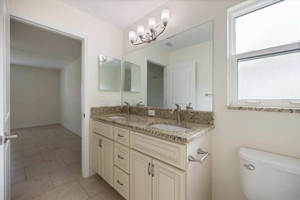 En Venta: $299,900 (3 camas, 2 baños, 1427 Pies cuadrados)