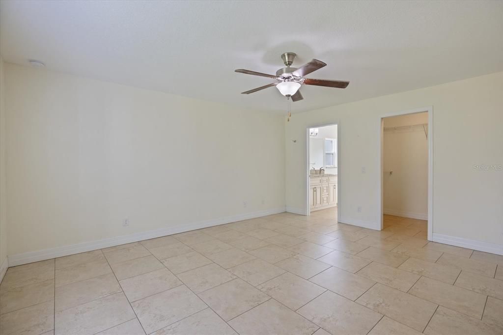 En Venta: $299,900 (3 camas, 2 baños, 1427 Pies cuadrados)