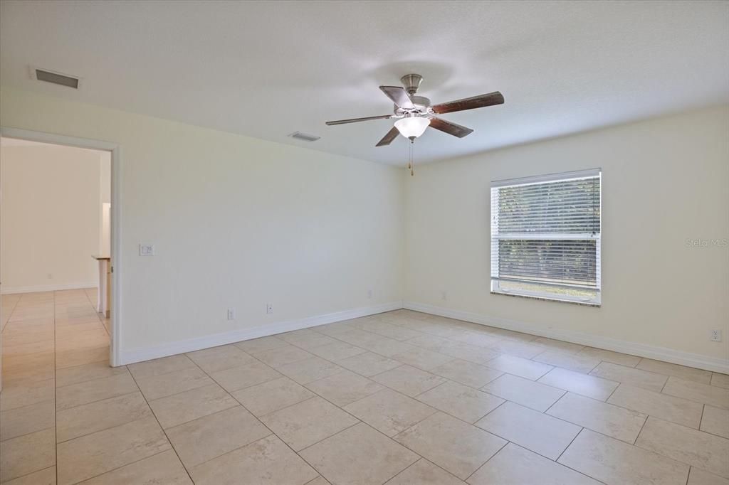 En Venta: $299,900 (3 camas, 2 baños, 1427 Pies cuadrados)