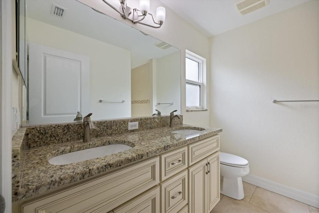 En Venta: $299,900 (3 camas, 2 baños, 1427 Pies cuadrados)