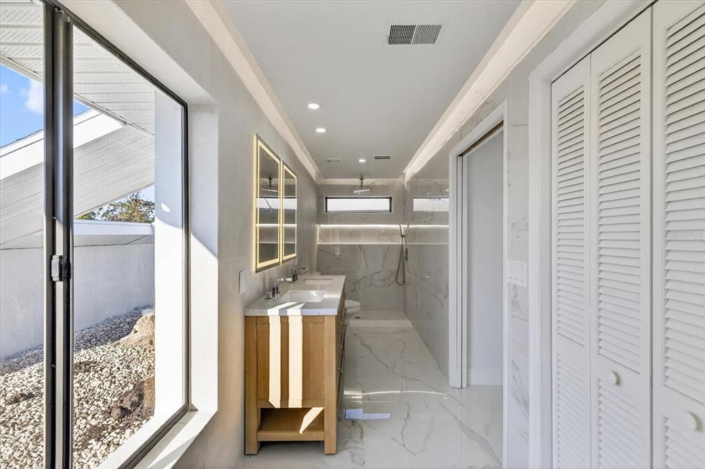 En Venta: $349,900 (2 camas, 2 baños, 1825 Pies cuadrados)