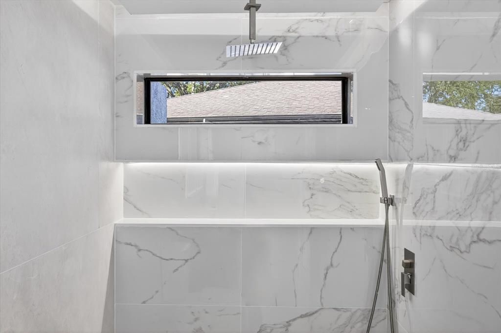 En Venta: $349,900 (2 camas, 2 baños, 1825 Pies cuadrados)