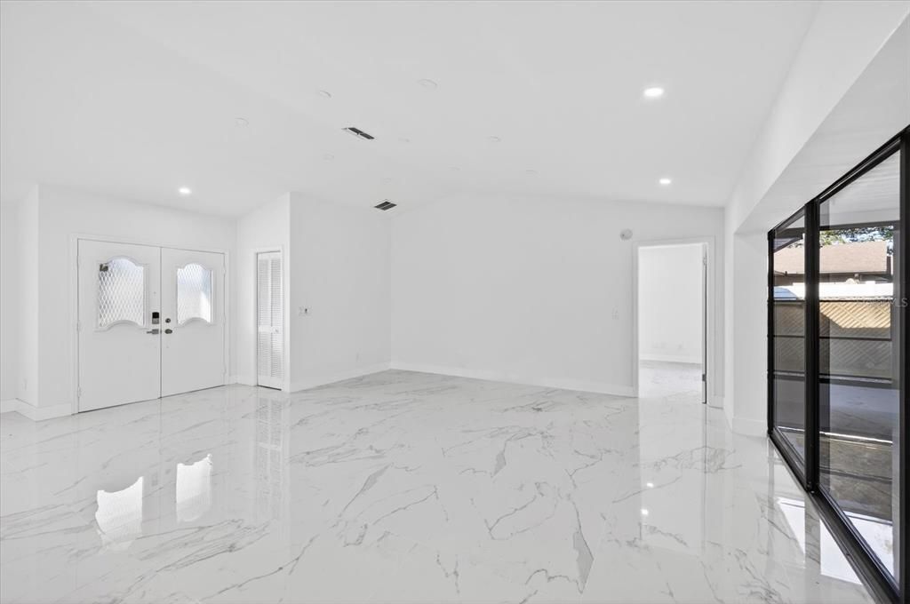 En Venta: $349,900 (2 camas, 2 baños, 1825 Pies cuadrados)