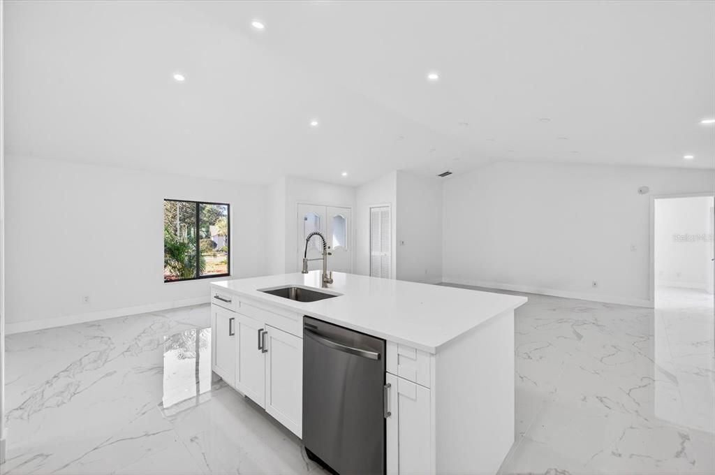 En Venta: $349,900 (2 camas, 2 baños, 1825 Pies cuadrados)