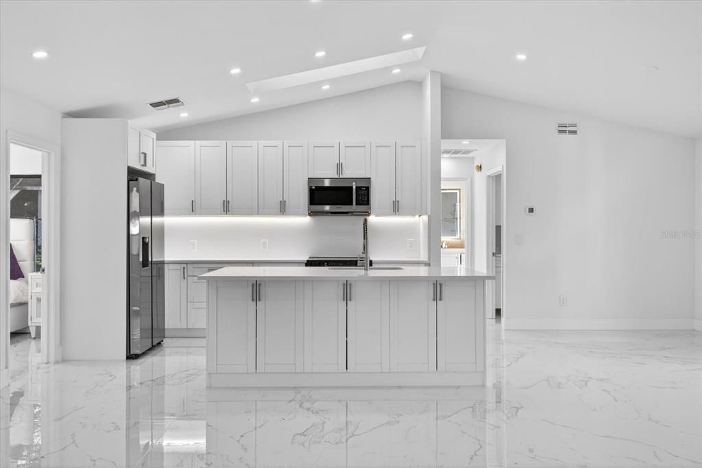 En Venta: $349,900 (2 camas, 2 baños, 1825 Pies cuadrados)