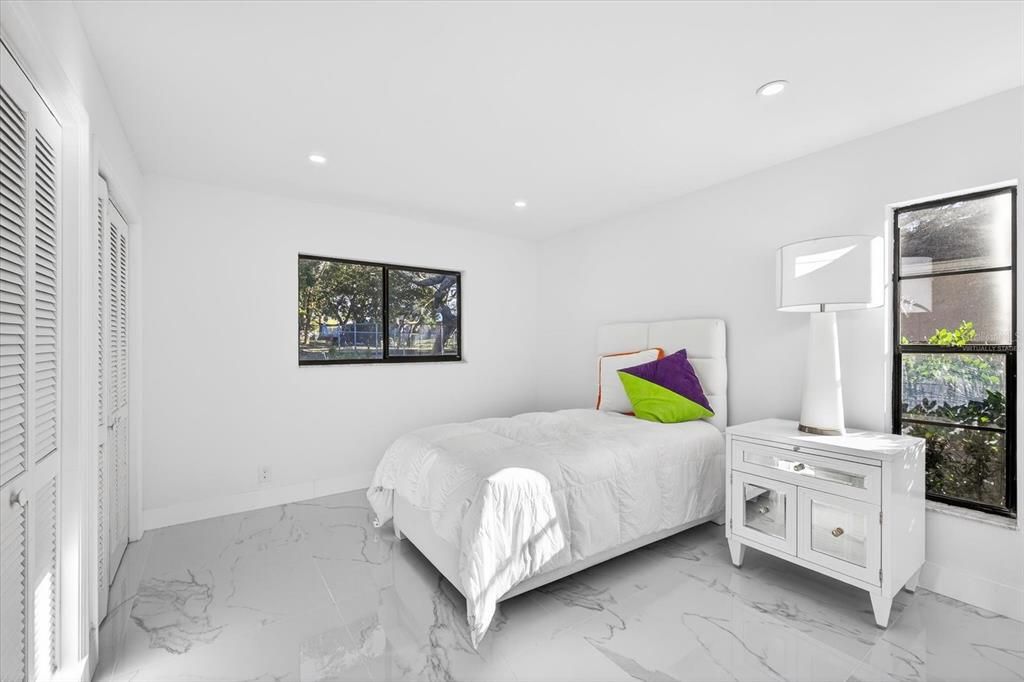 En Venta: $349,900 (2 camas, 2 baños, 1825 Pies cuadrados)