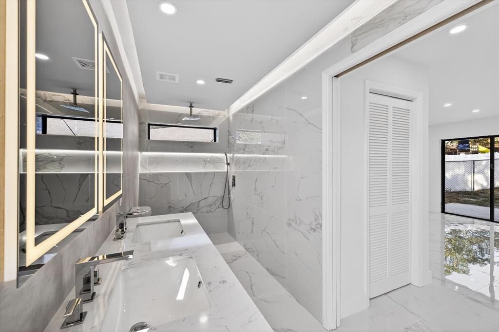 En Venta: $349,900 (2 camas, 2 baños, 1825 Pies cuadrados)